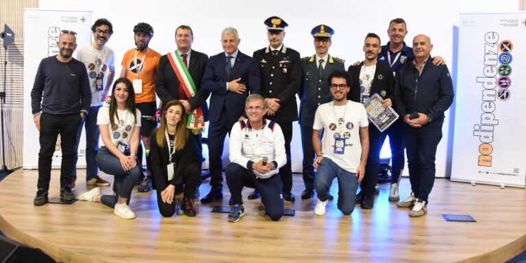 Anche la Polizia di Stato a sostegno del tour “nodipendenze”.